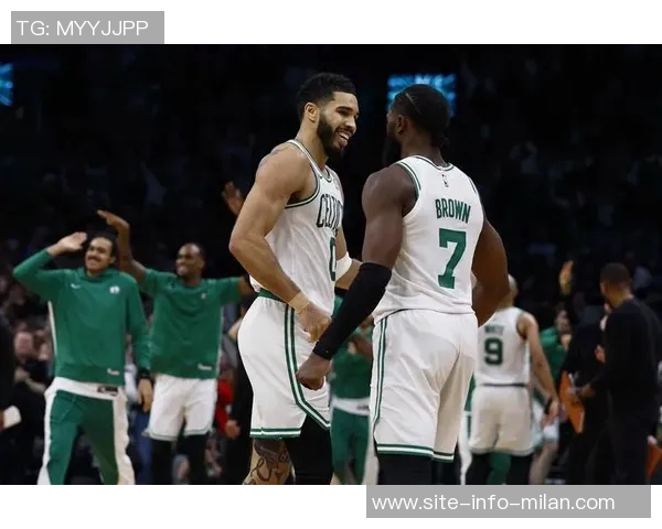 杰伦布朗分享全队胜利喜悦强调持续学习与进步的重要性