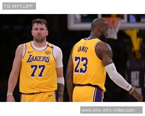 雷迪克期待詹姆斯顺利复出东契奇每日关注训练进展