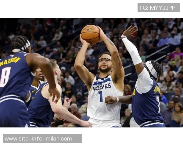 李凯尔回归森林狼首秀表现平平观众起立鼓掌致敬替补14分钟得2分1板