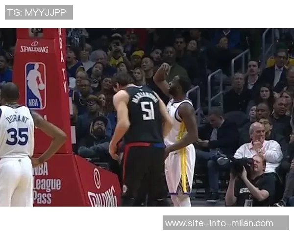 勇士替补席冲突升级追梦失控怒斥科尔引发热议